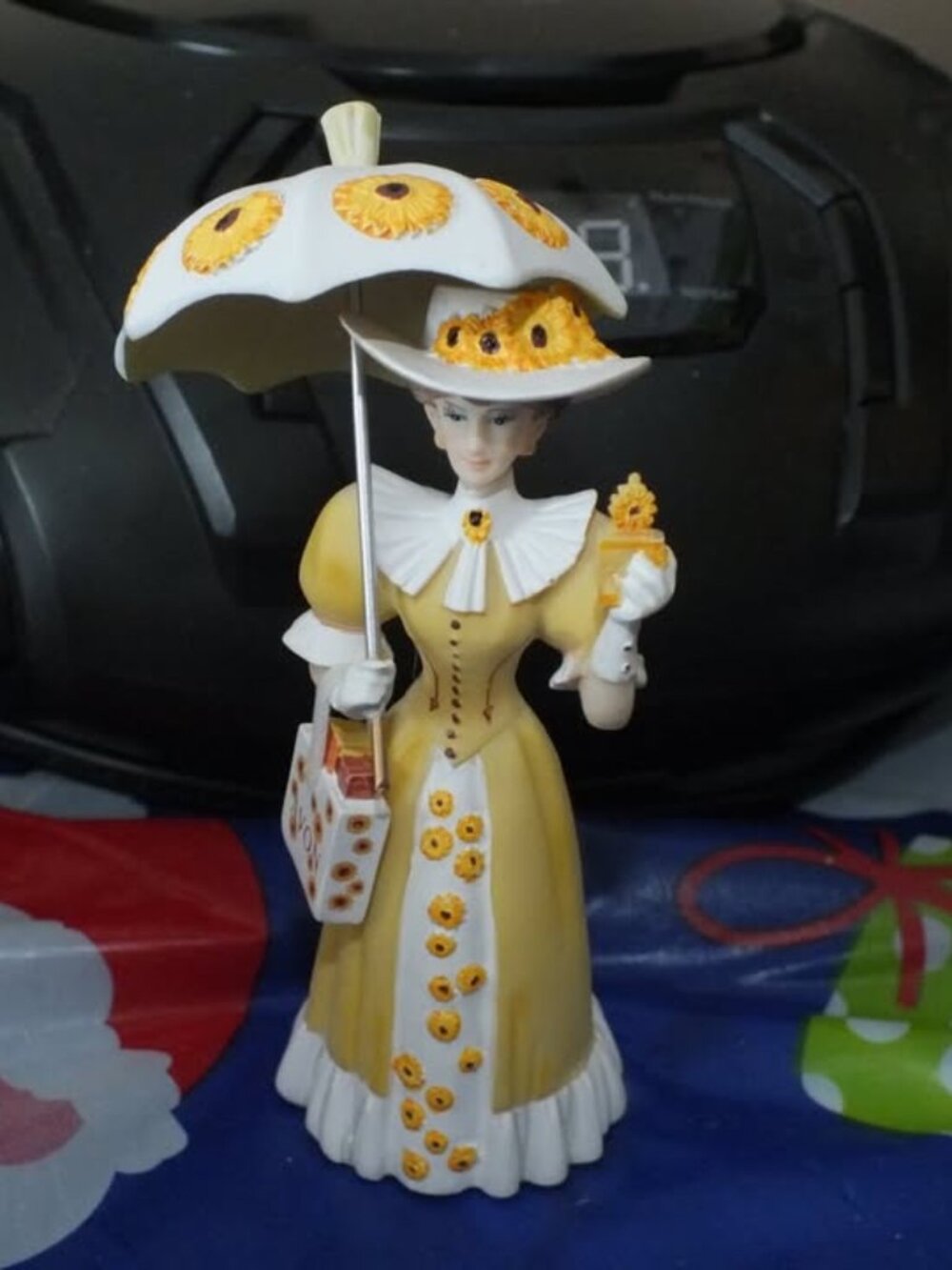 Avon 2012-2013 Mrs Albee Mini Figurine Presidents Club